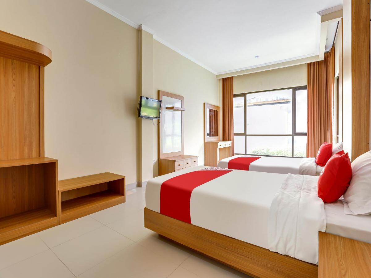 Oyo Flagship 90966 Moreno Homestay Legian Exterior foto