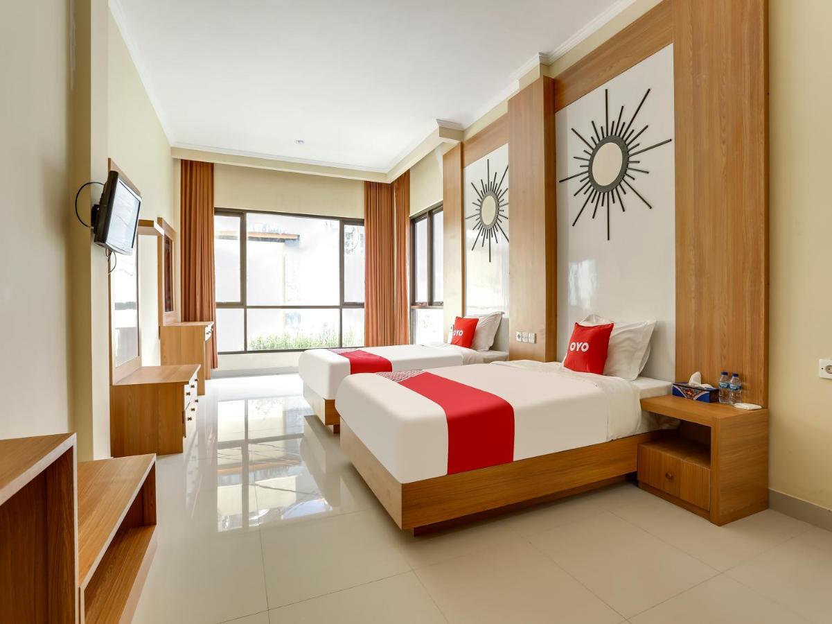 Oyo Flagship 90966 Moreno Homestay Legian Exterior foto